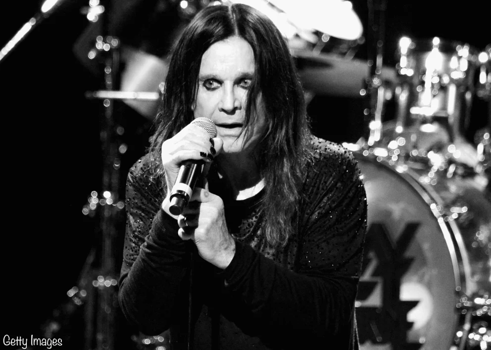 Ozzy Osbourne murciélago cabeza