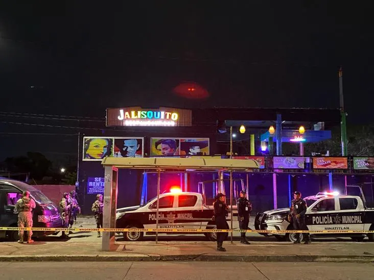 Los hombres estaban esperando al empresario pistola en manos con la intención de asesinarlo; pero les falló el tiro 