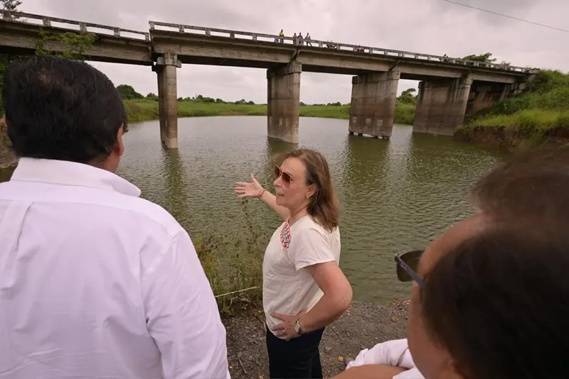 Riesgo atendido, gobernadora Rocío Nahle reconstruirá el puente El Mostal en Veracruz