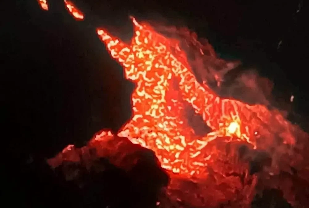 ¿“Volcancito” en Xoteapan? Misterioso resplandor bajo tierra causa revuelo en Los Tuxtlas