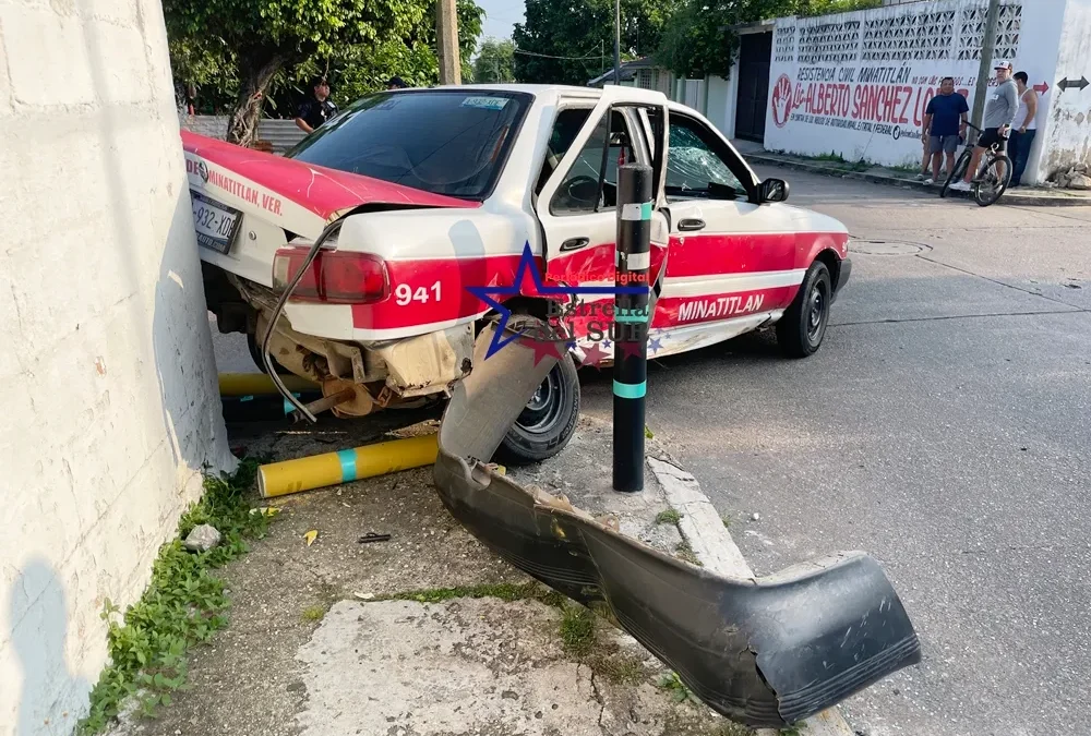 Trabajador de Pemex “Rápido y Furioso” impactó taxi contra barda en Minatitlán