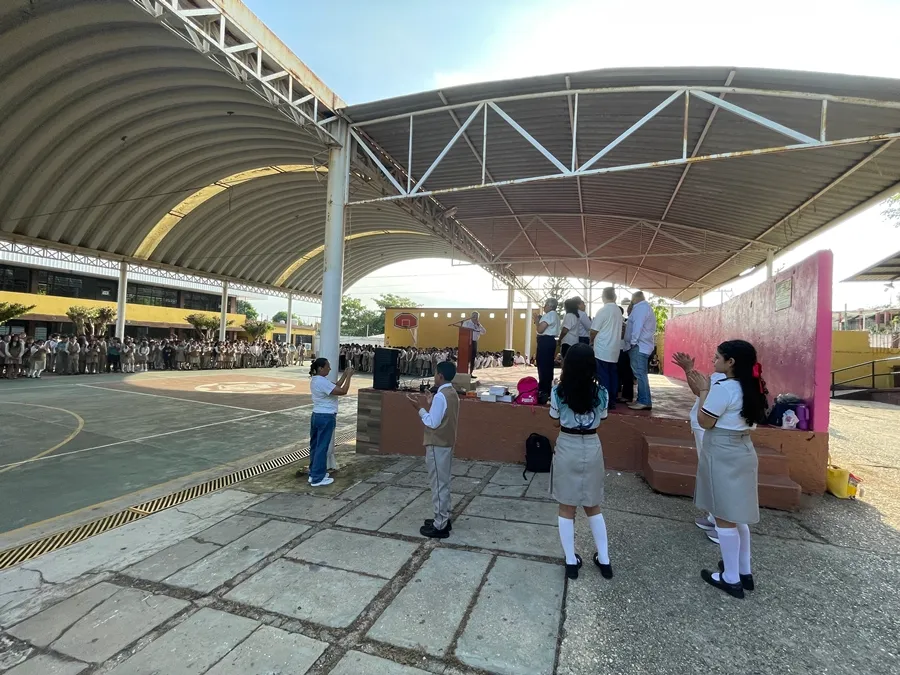 ESTI 8 inicia el ciclo escolar con llamado a la unidad, actitud y esperanza